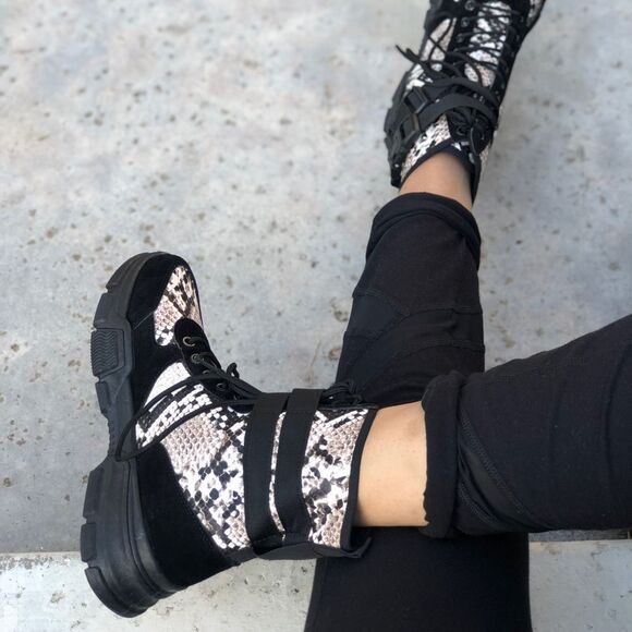 Stylish Black and Snake Print Women's Boots - Picture 4 of 9